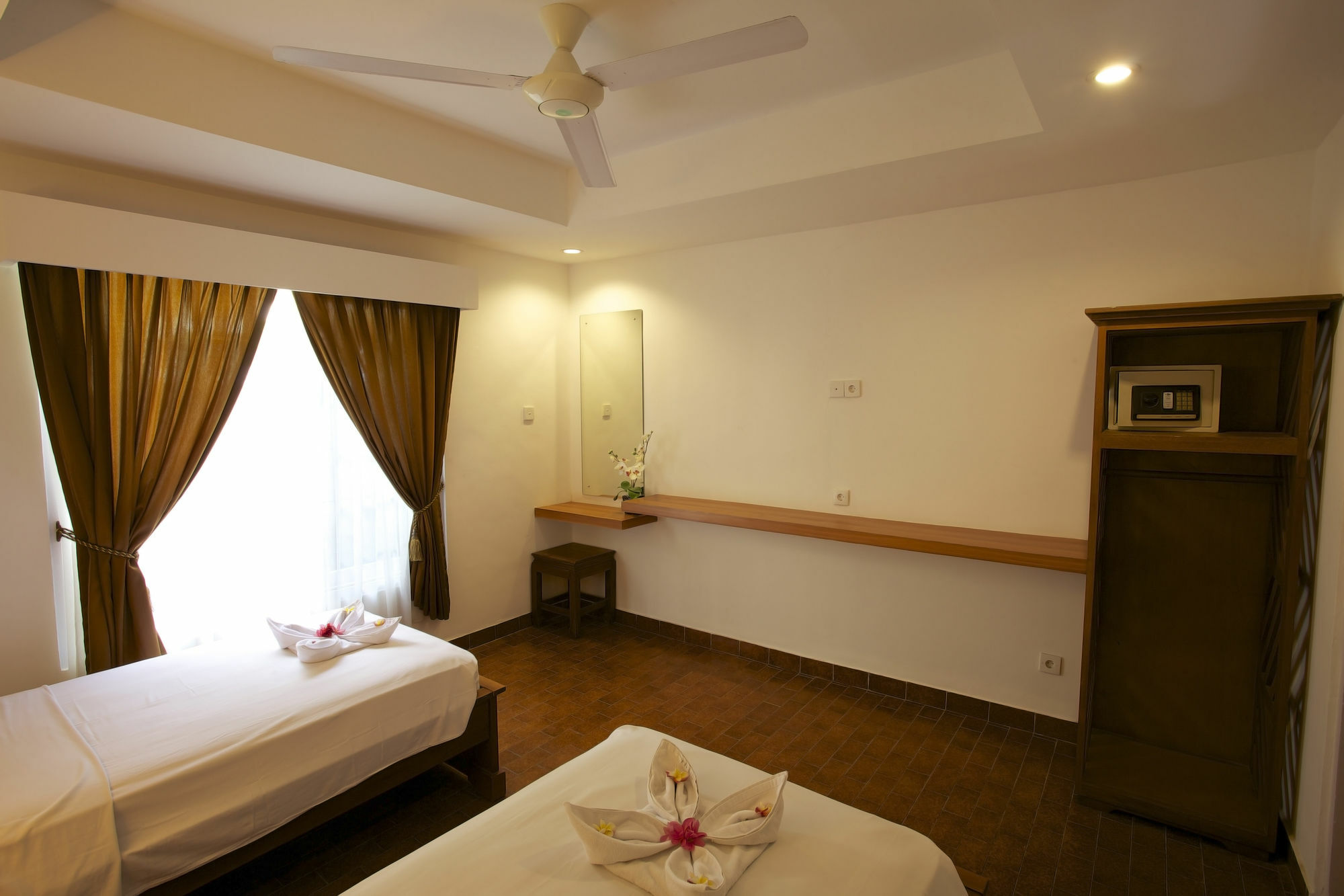 อายุ ลิลลี การ์เดน โฮเต็ล กูตา Hotel ภายนอก รูปภาพ