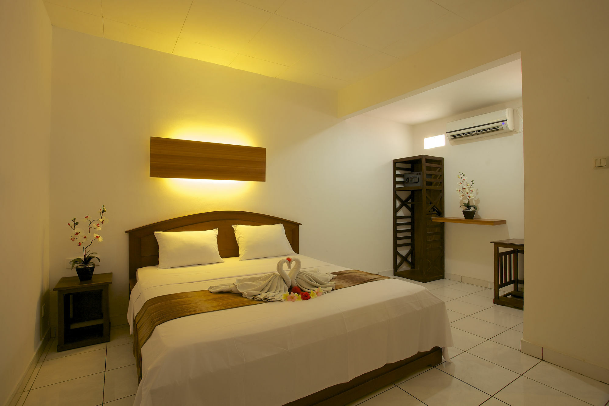 อายุ ลิลลี การ์เดน โฮเต็ล กูตา Hotel ภายนอก รูปภาพ